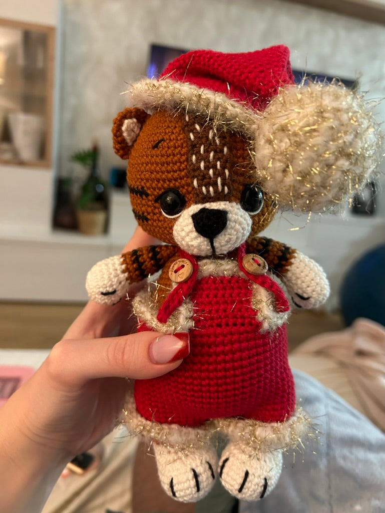 Trigrín - Amigurumi de Tigre con peto